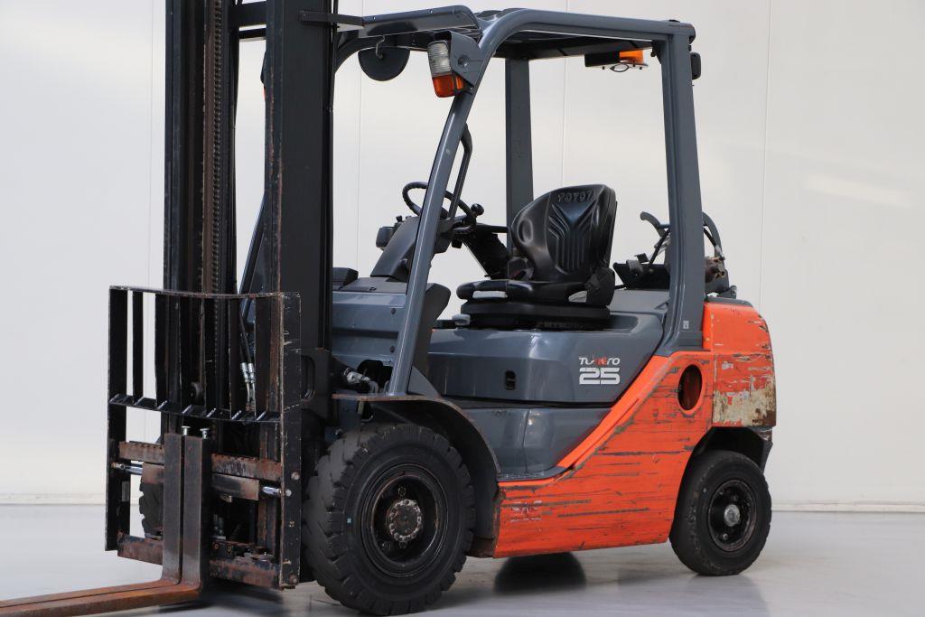 Toyota 02-8FGF25 Treibgasstapler www.heinbockel-gabelstapler.de