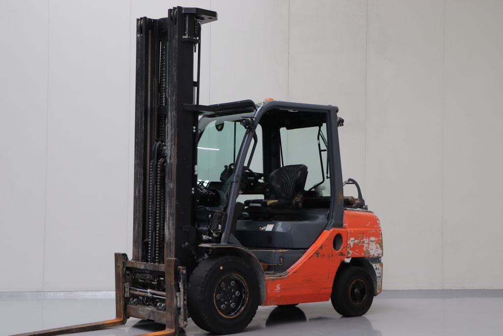Toyota 02-8FGJF35 Treibgasstapler www.heinbockel-gabelstapler.de