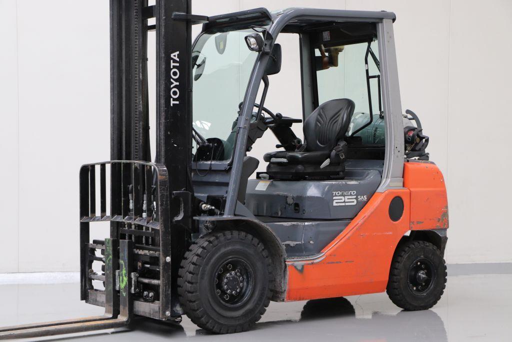 Toyota 02-8FGF25 Treibgasstapler www.heinbockel-gabelstapler.de