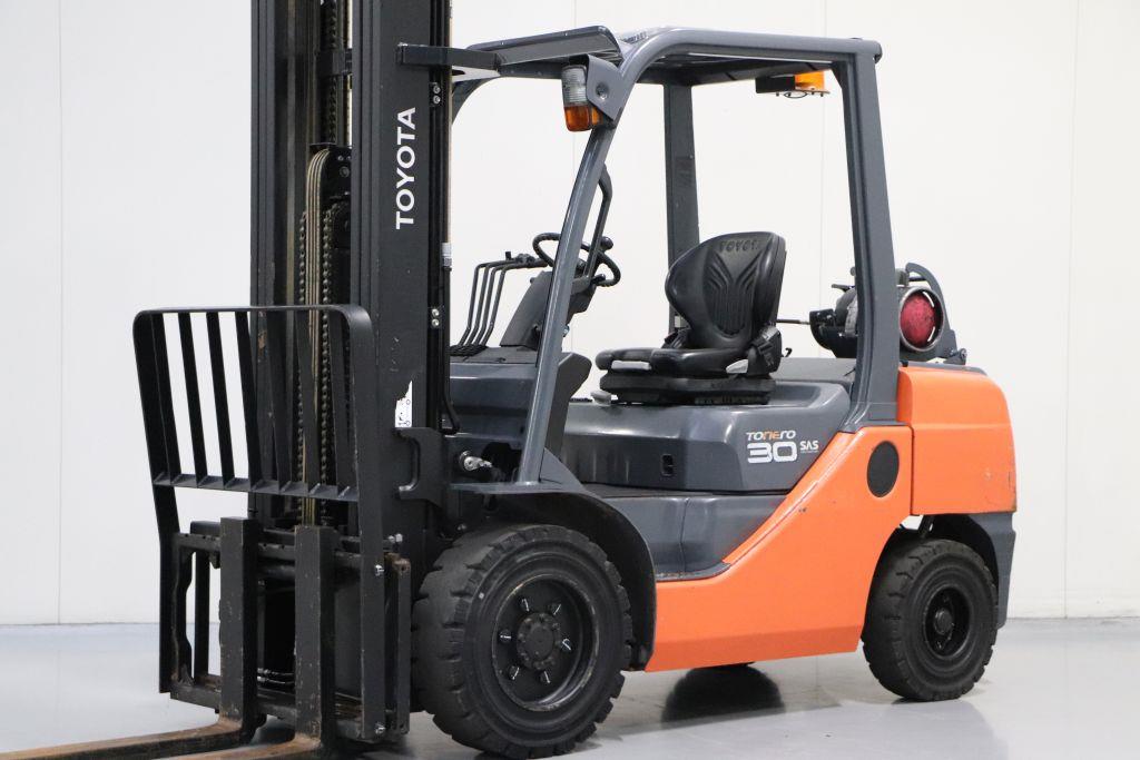 Toyota 02-8FGF30 Treibgasstapler www.heinbockel-gabelstapler.de