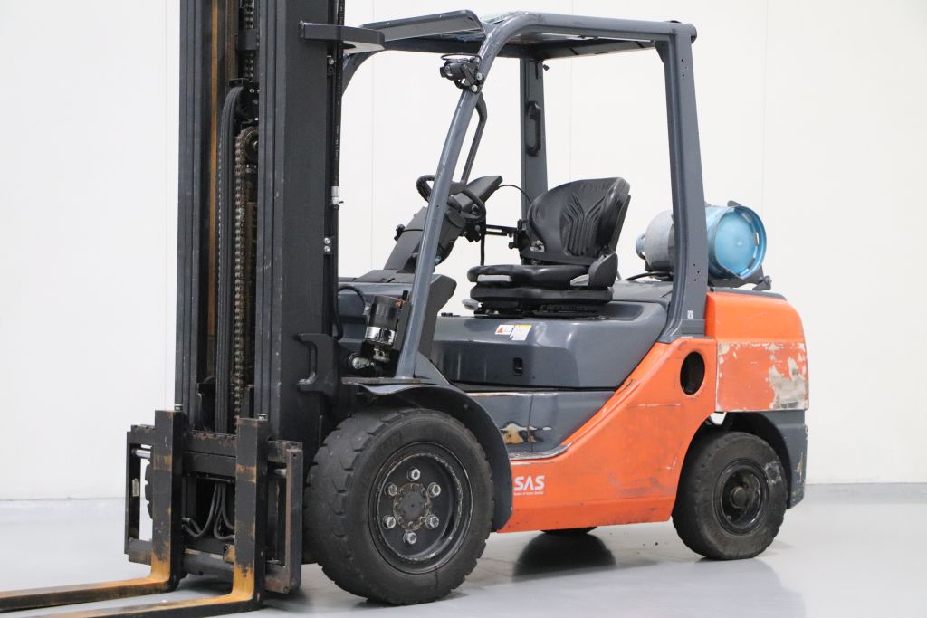 Toyota 02-8FGJF35 Treibgasstapler www.heinbockel-gabelstapler.de