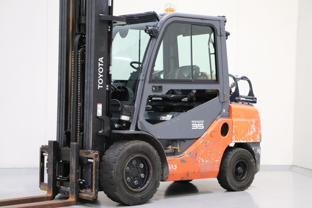 Toyota 02-8FGJF35 Treibgasstapler www.heinbockel-gabelstapler.de