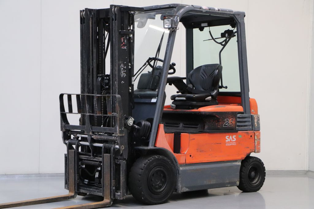 Toyota 7FBMF25 Elektro 4 Rad-Stapler www.heinbockel-gabelstapler.de