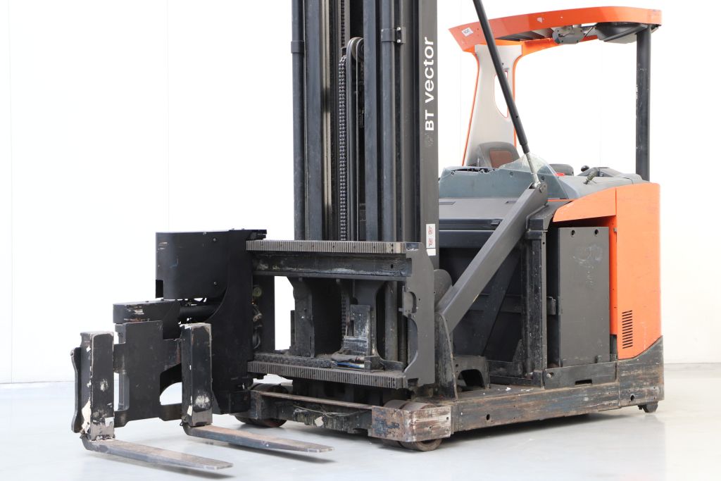 BT VRE150 Schmalgangstapler  www.heinbockel-gabelstapler.de