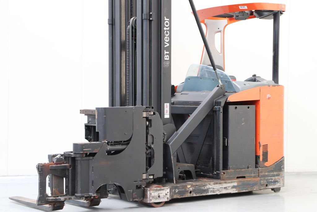 BT VRE150 Schmalgangstapler  www.heinbockel-gabelstapler.de