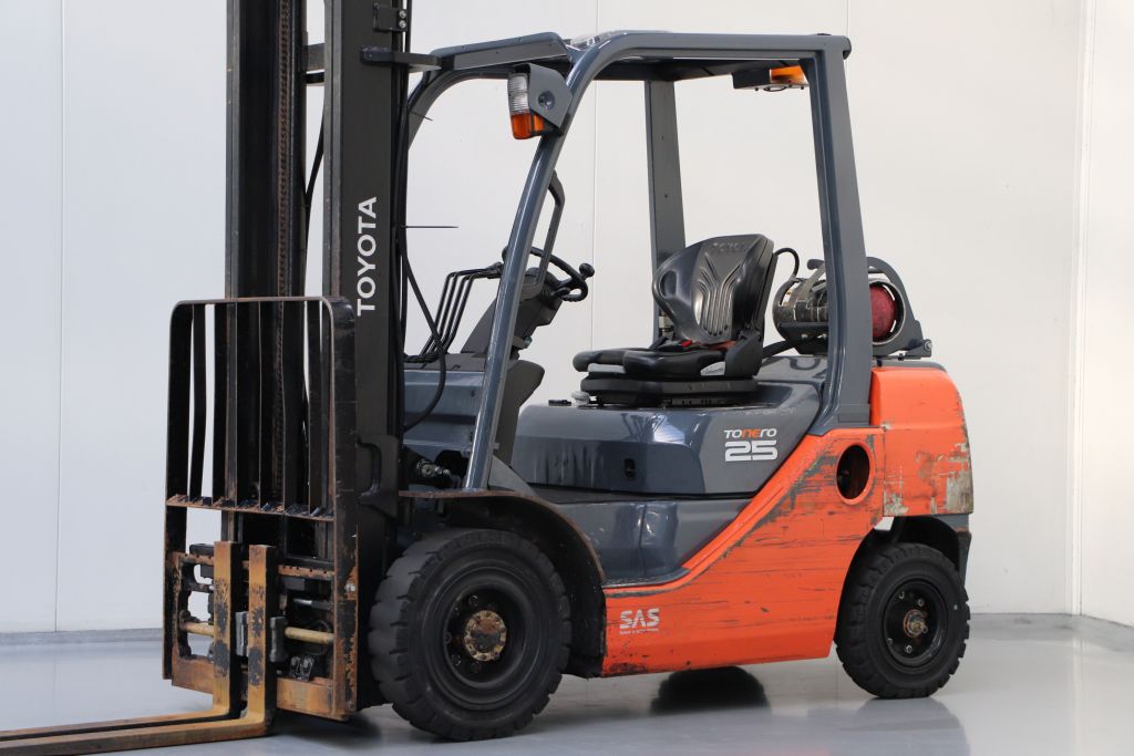Toyota 02-8FGF25 Treibgasstapler www.heinbockel-gabelstapler.de