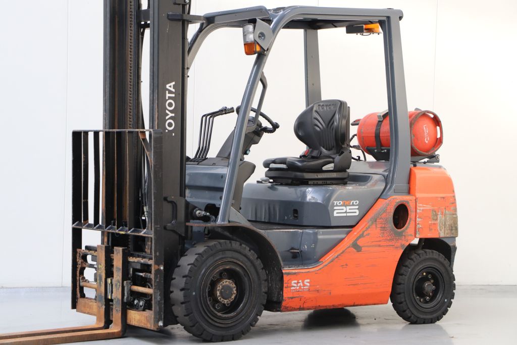 Toyota 02-8FGF25 Treibgasstapler www.heinbockel-gabelstapler.de