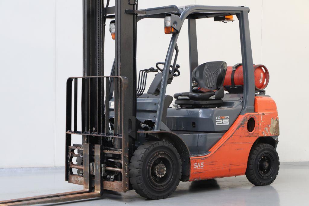 Toyota 02-8FGF25 Treibgasstapler www.heinbockel-gabelstapler.de
