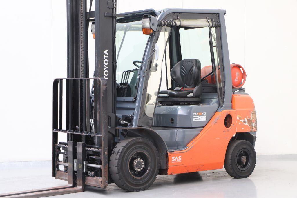 Toyota 02-8FGF25 Treibgasstapler www.heinbockel-gabelstapler.de
