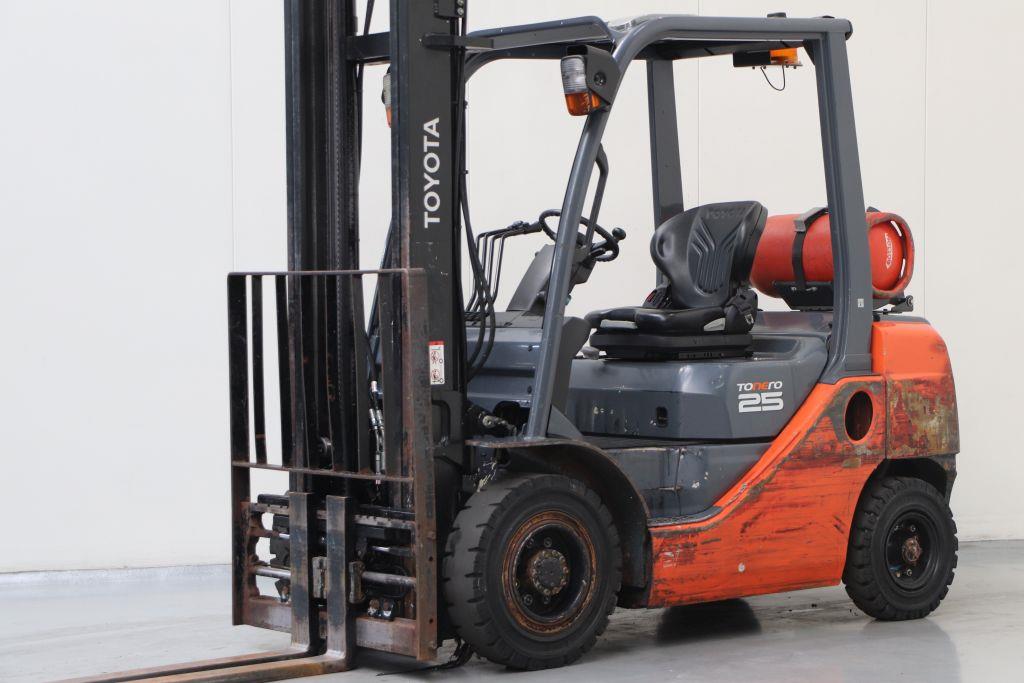 Toyota 02-8FGF25 Treibgasstapler www.heinbockel-gabelstapler.de