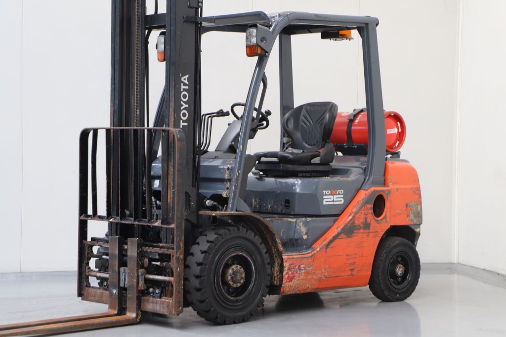 Toyota 02-8FGF25 Treibgasstapler www.heinbockel-gabelstapler.de