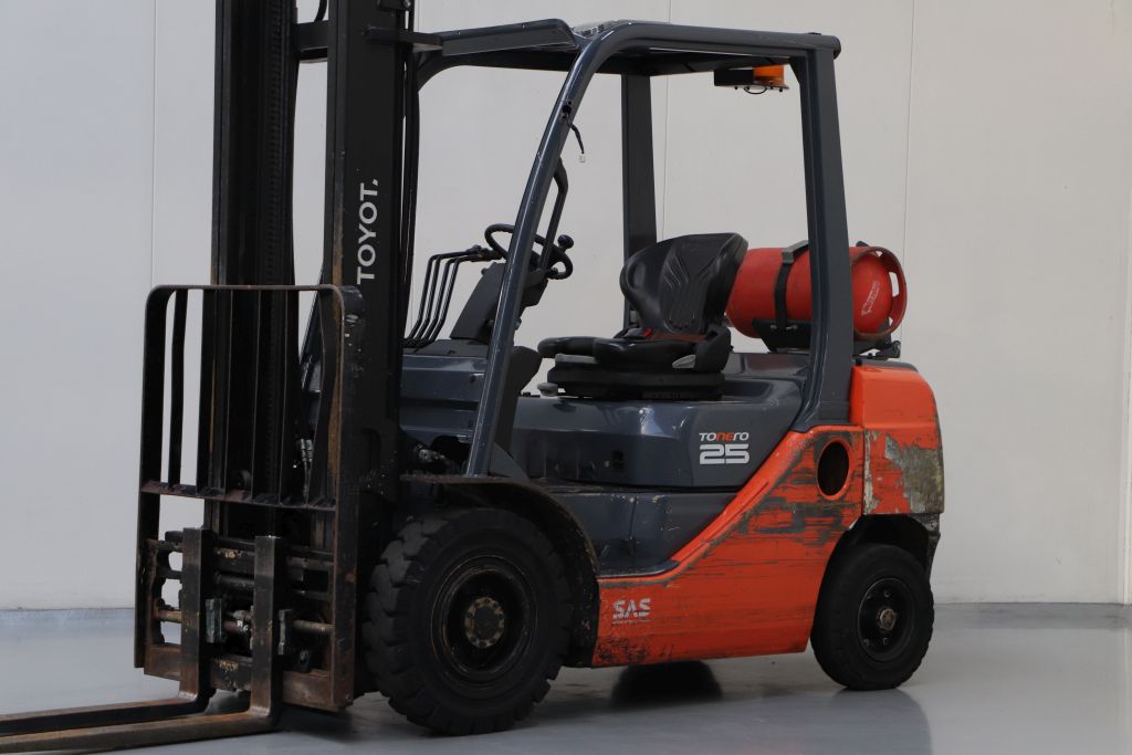Toyota 02-8FGF25 Treibgasstapler www.heinbockel-gabelstapler.de