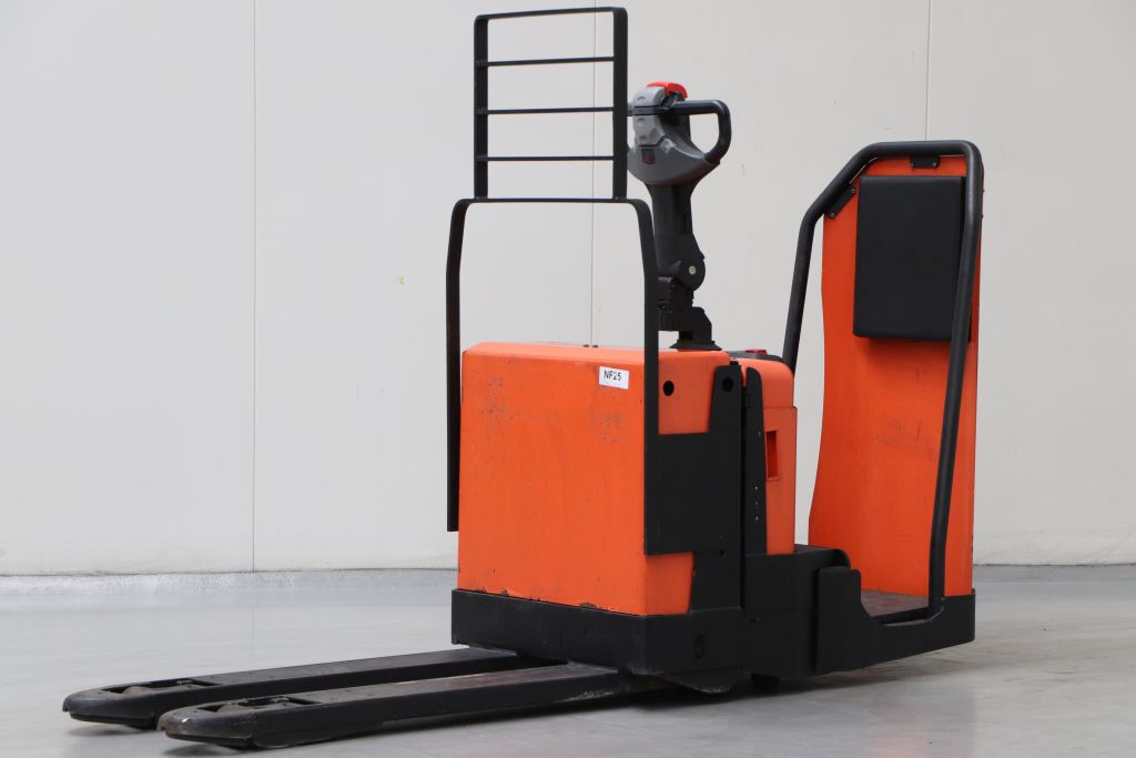 BT LPE200/8 Niederhubwagen www.heinbockel-gabelstapler.de
