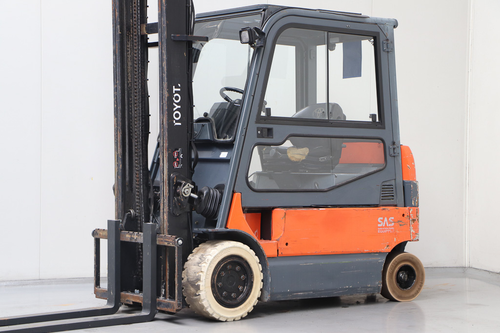 Toyota 7FBMF30 Elektro 4 Rad-Stapler www.bsforklifts.com