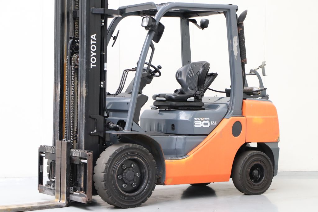 Toyota 02-8FGF30 Treibgasstapler www.heinbockel-gabelstapler.de