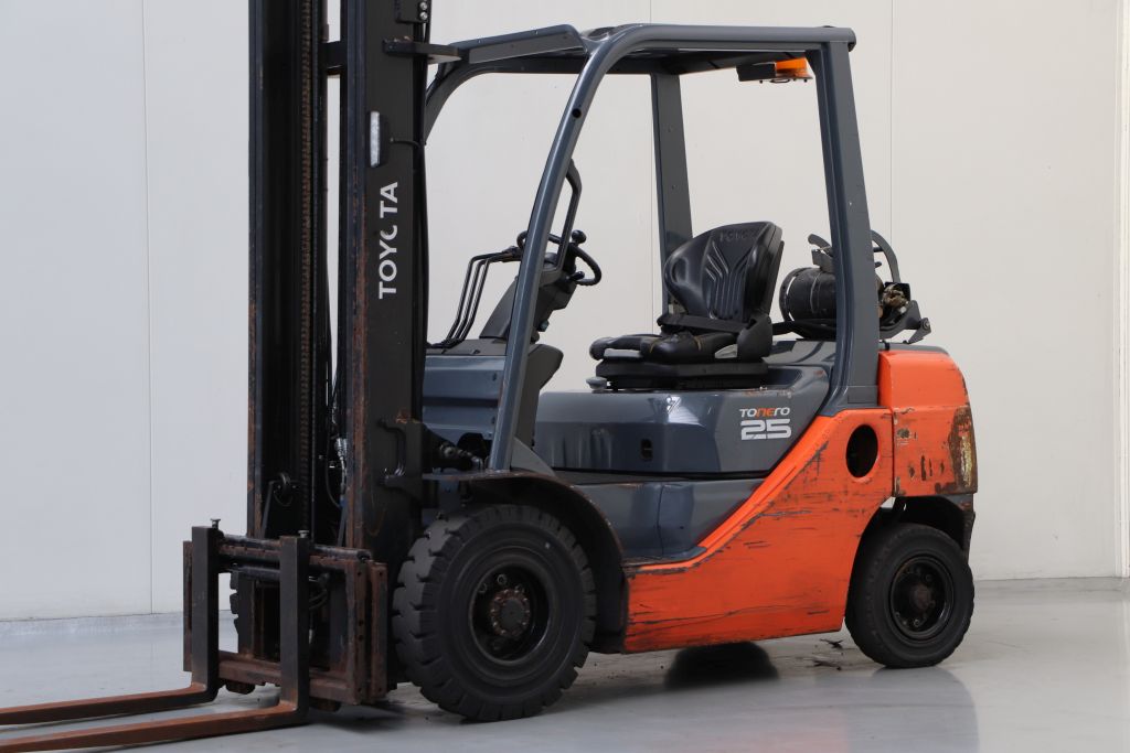 Toyota 02-8FGF25 Treibgasstapler www.heinbockel-gabelstapler.de