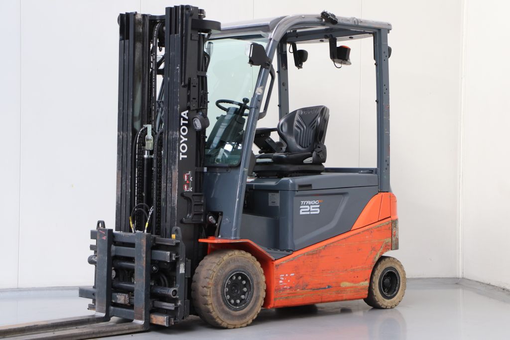 Toyota 8FBMKT25 Elektro 4 Rad-Stapler www.heinbockel-gabelstapler.de