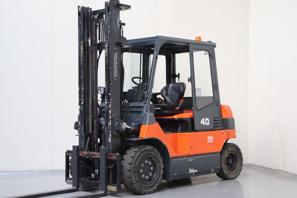 Toyota 7FBMF40 Elektro 4 Rad-Stapler www.heinbockel-gabelstapler.de