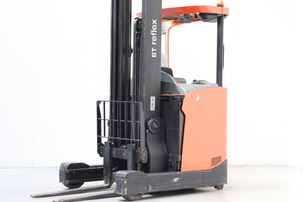 BT RRE140H Schubmaststapler www.heinbockel-gabelstapler.de
