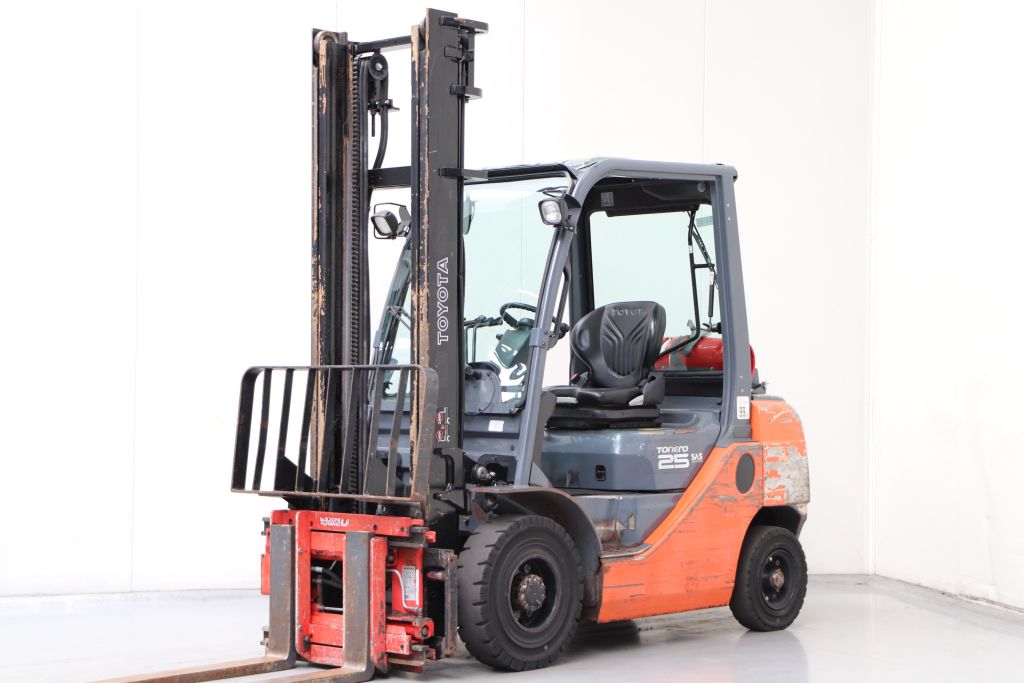 Toyota 02-8FGF25 Treibgasstapler www.heinbockel-gabelstapler.de