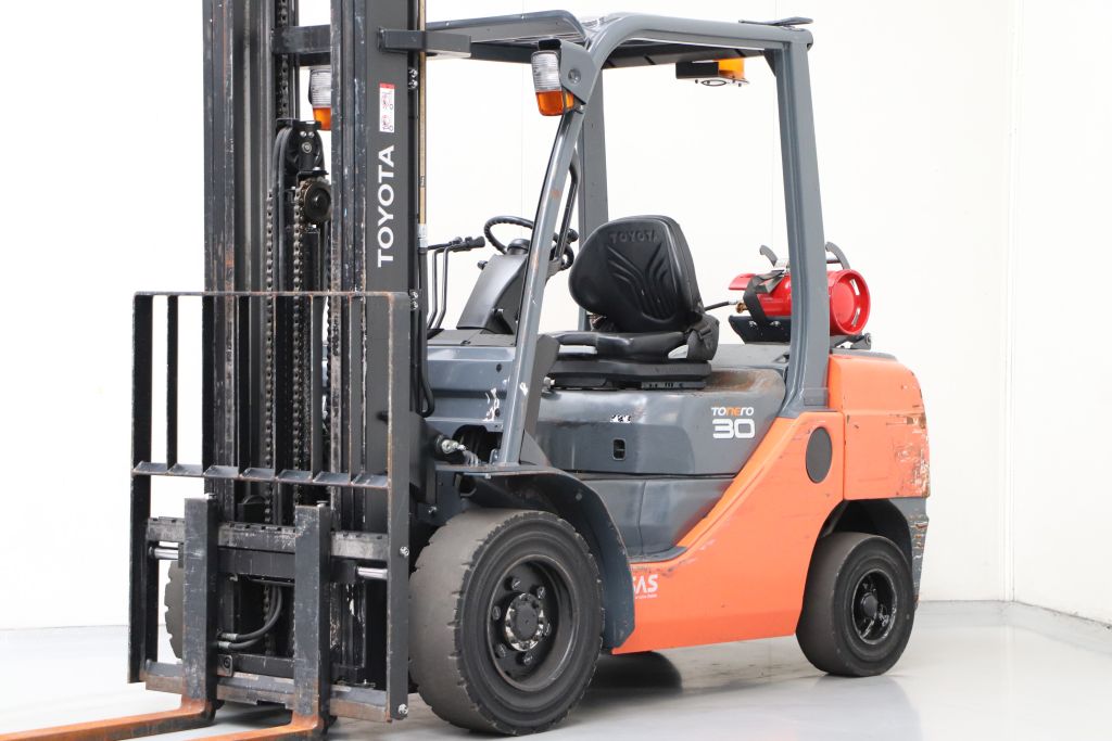 Toyota 02-8FGF30 Treibgasstapler www.heinbockel-gabelstapler.de