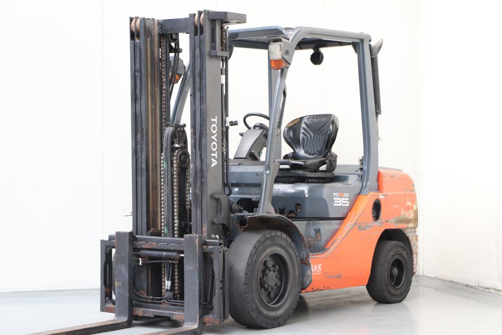 Toyota 02-8FDF30 Dieselstapler www.heinbockel-gabelstapler.de