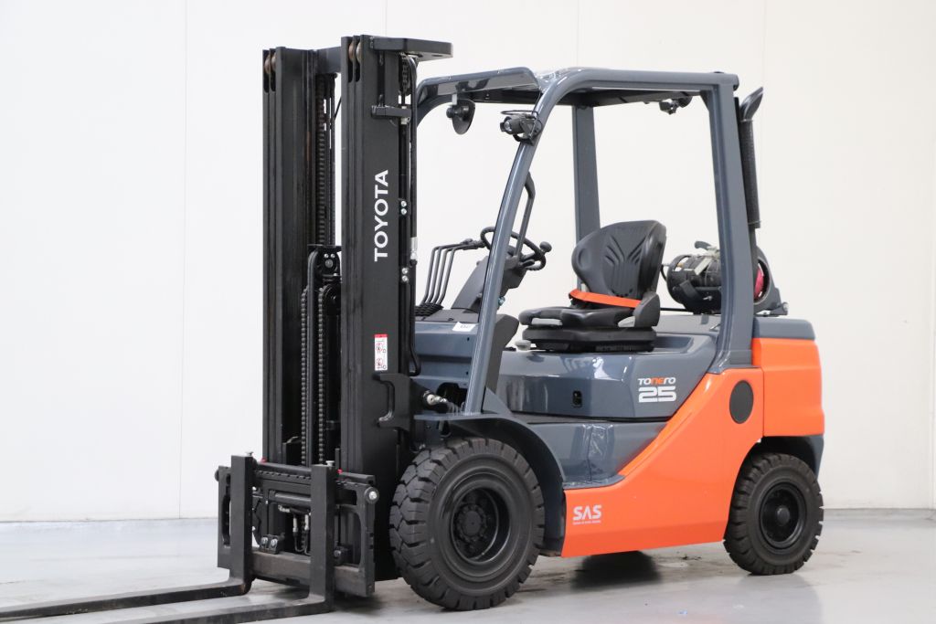 Toyota 02-8FGF25 Treibgasstapler www.heinbockel-gabelstapler.de