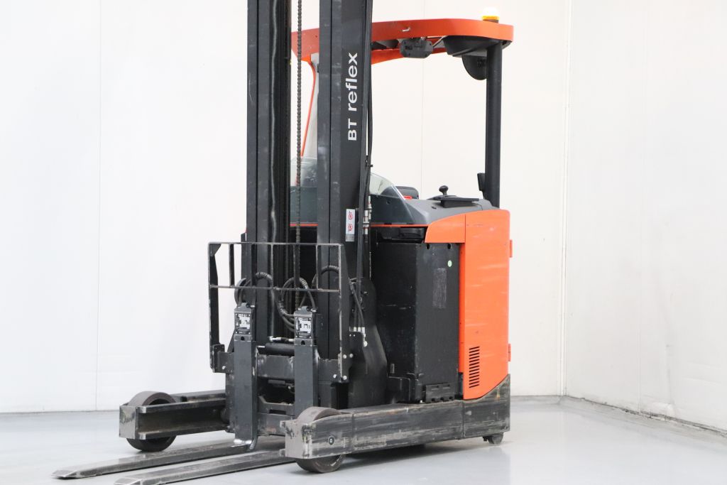 BT RRE160 Chariots  mt rtractable www.bsforklifts.com