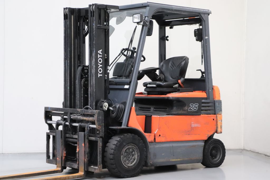 Toyota 7FBMF25 Elektro 4 Rad-Stapler www.heinbockel-gabelstapler.de