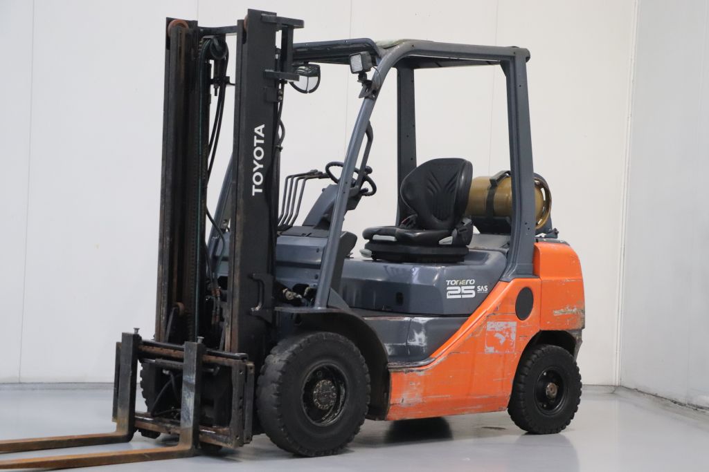 Toyota 02-8FGF25 Treibgasstapler www.heinbockel-gabelstapler.de