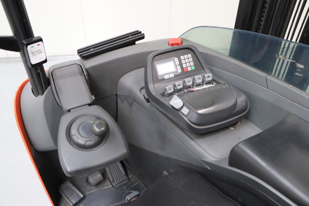 BT RRE160H Schubmaststapler www.heinbockel-gabelstapler.de