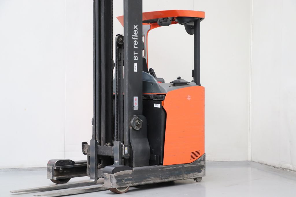 BT RRE140H Schubmaststapler www.heinbockel-gabelstapler.de