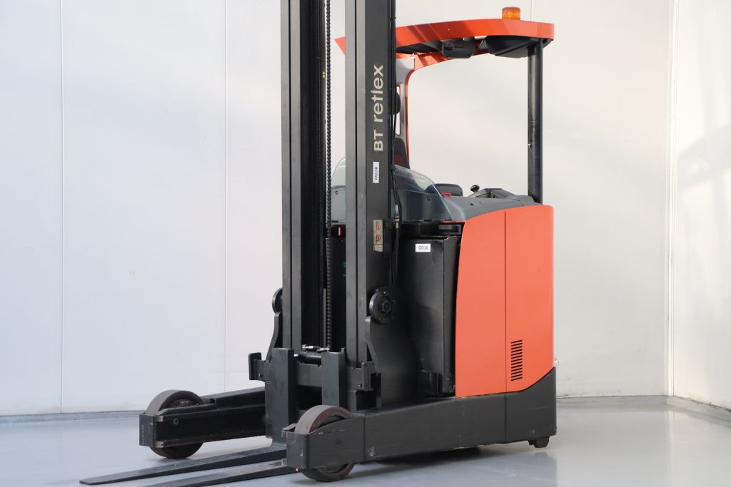 BT RRE200 Schubmaststapler www.heinbockel-gabelstapler.de