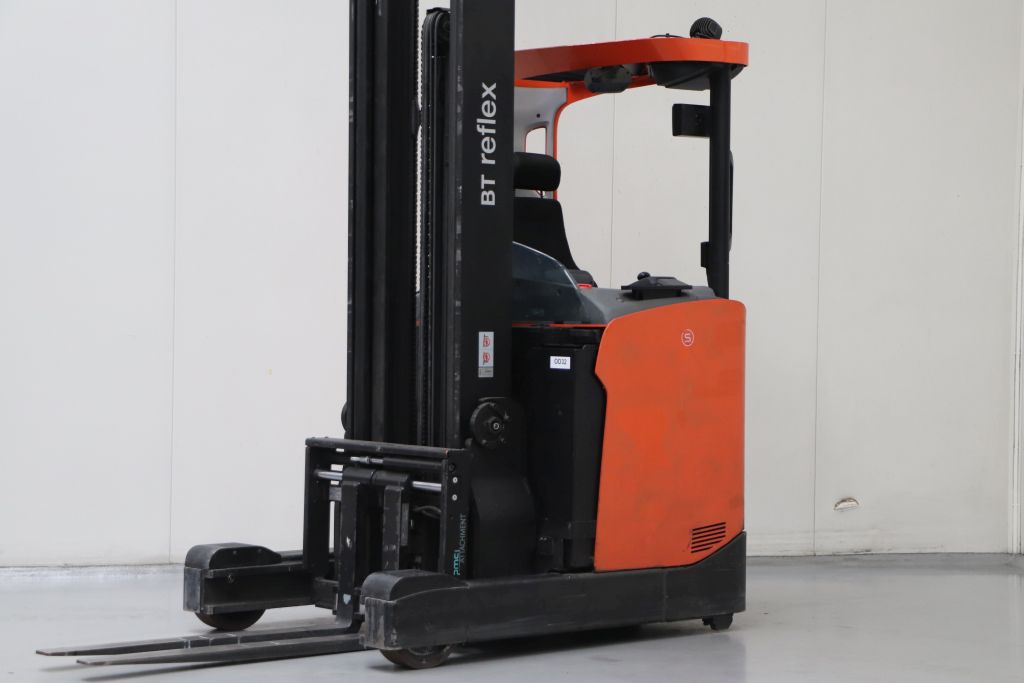 BT RRE160H Schubmaststapler www.heinbockel-gabelstapler.de