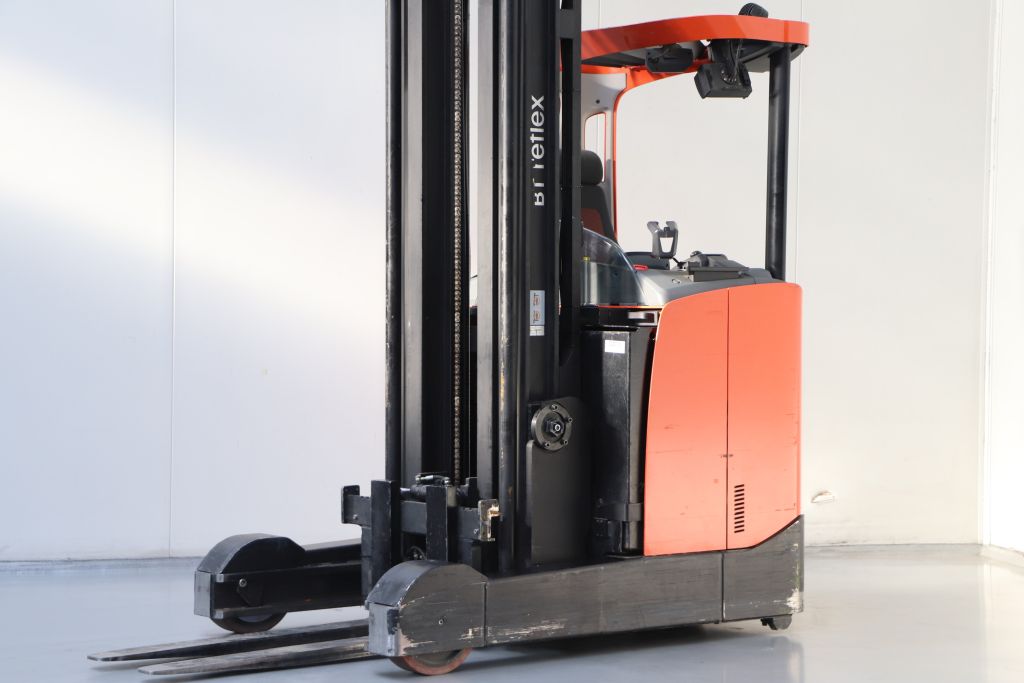 BT RRE250E Schubmaststapler www.heinbockel-gabelstapler.de