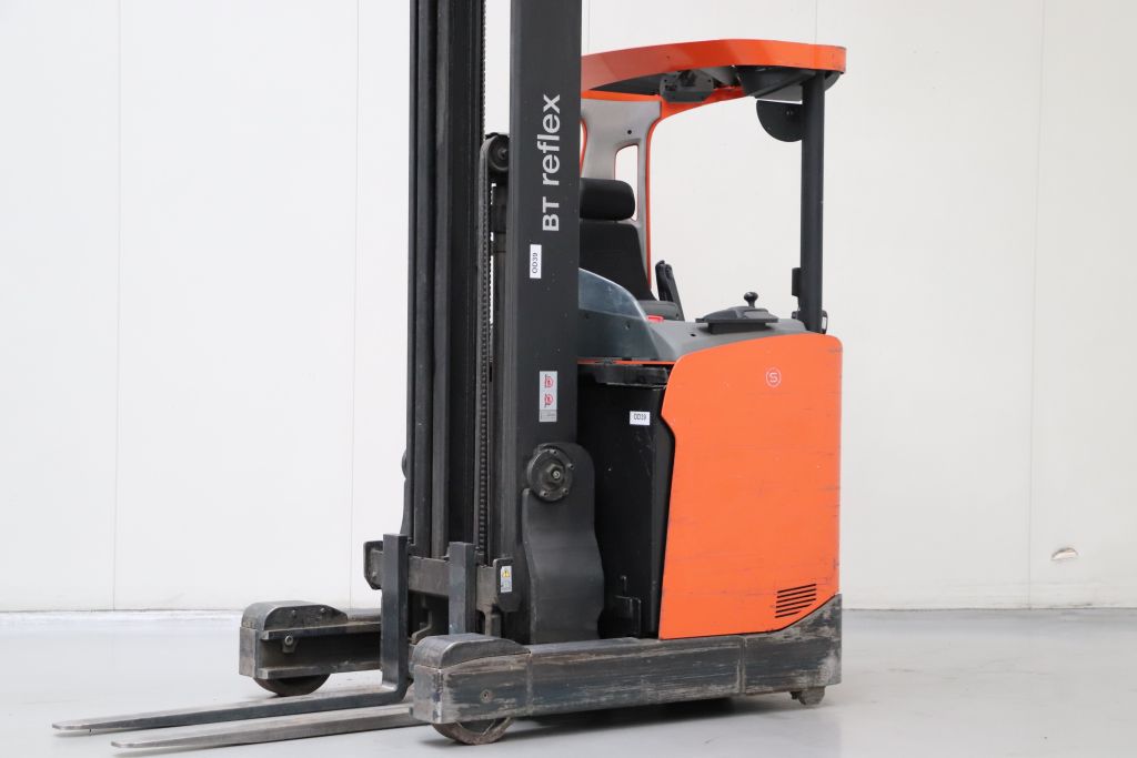 BT RRE140H Schubmaststapler www.heinbockel-gabelstapler.de