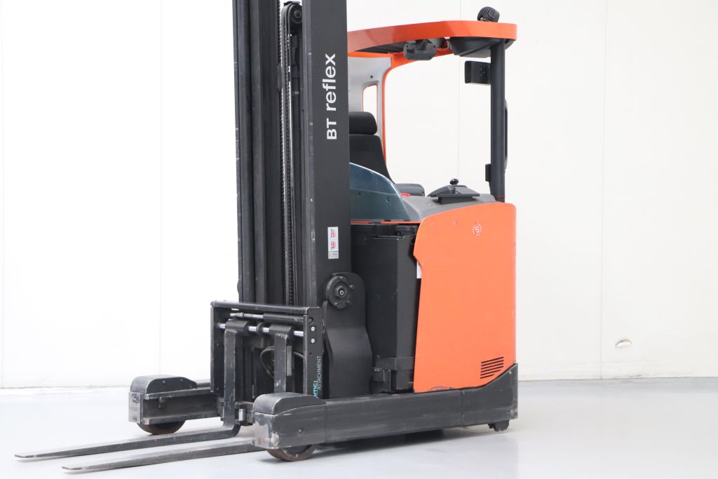 BT RRE160H Schubmaststapler www.heinbockel-gabelstapler.de