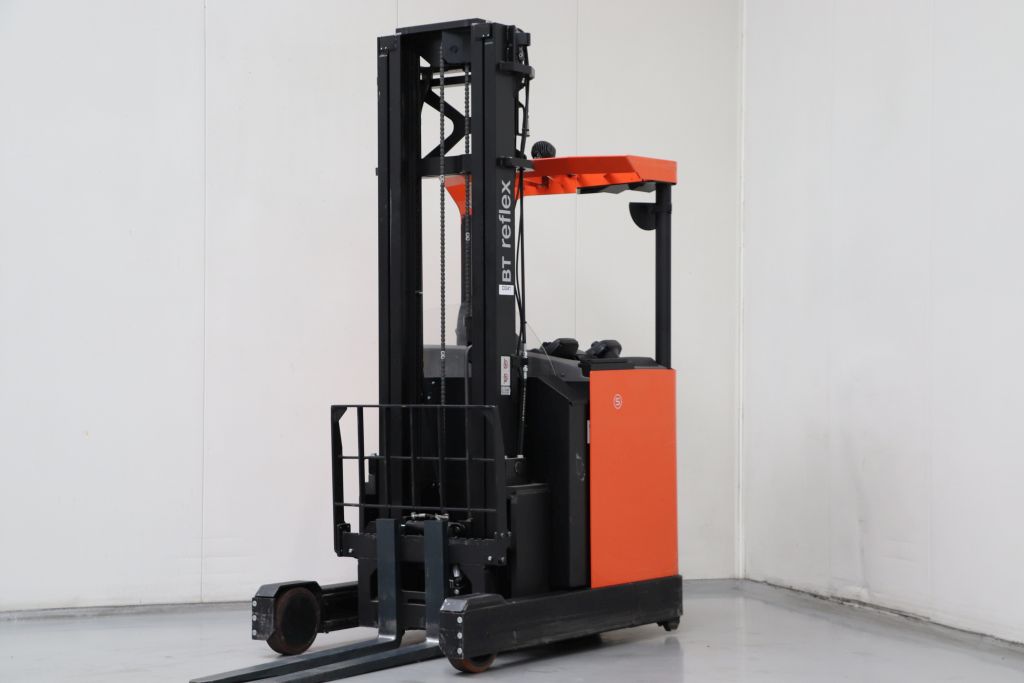 BT RRE140M Schubmaststapler www.heinbockel-gabelstapler.de