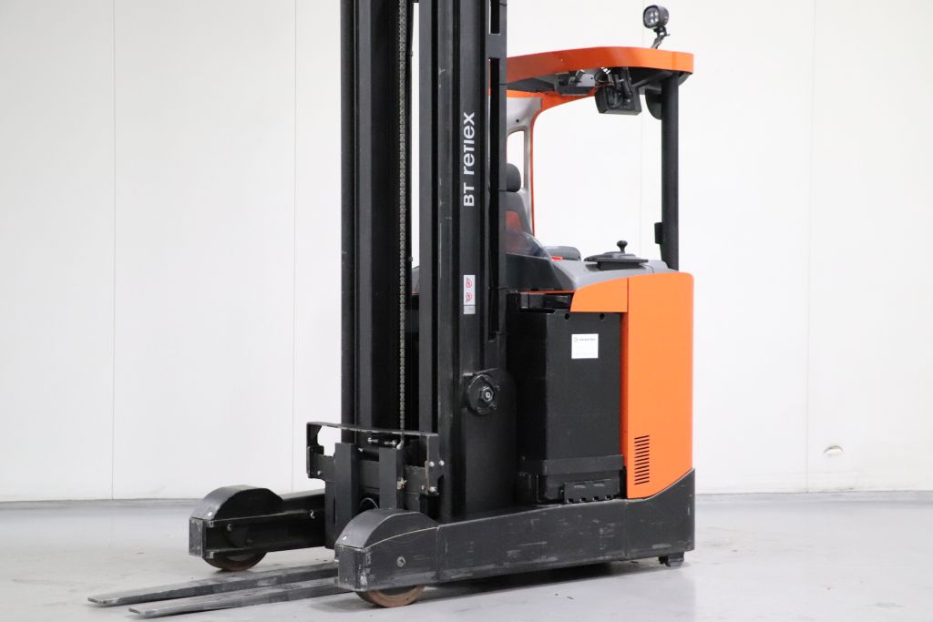 BT RRE200 Schubmaststapler www.heinbockel-gabelstapler.de