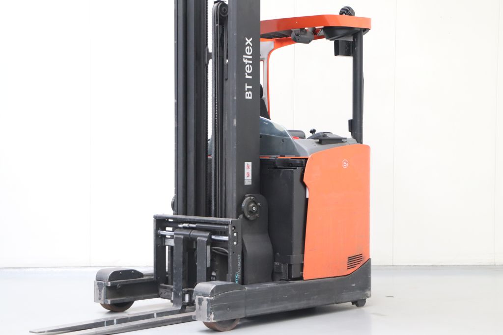 BT RRE160H Schubmaststapler www.heinbockel-gabelstapler.de