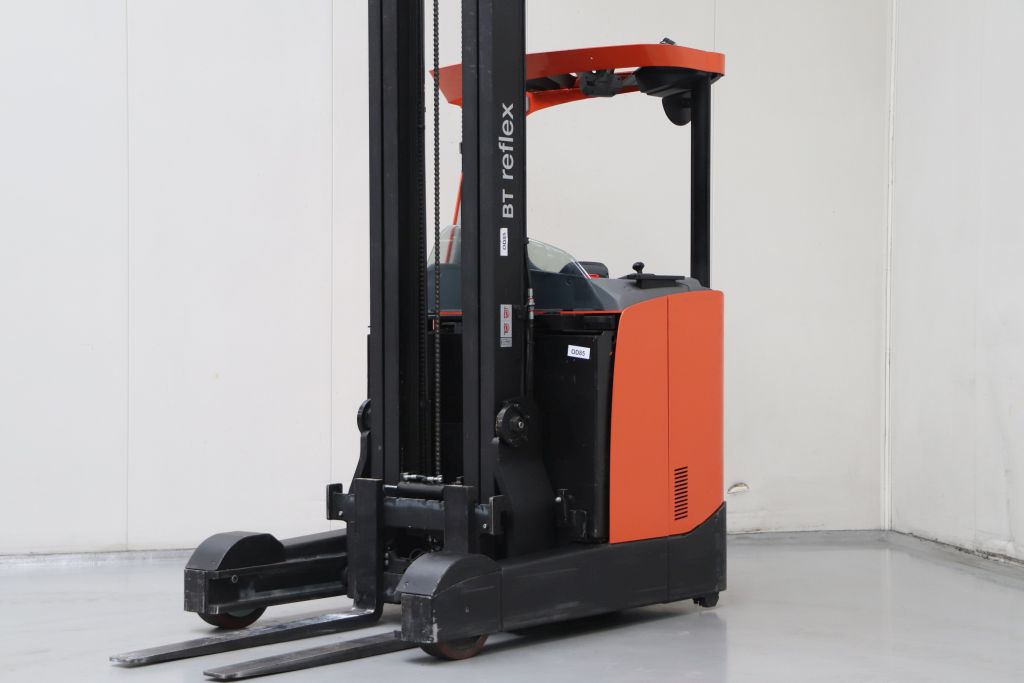 BT RRE200 Schubmaststapler www.heinbockel-gabelstapler.de