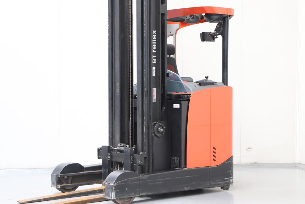 BT RRE250E Schubmaststapler www.heinbockel-gabelstapler.de