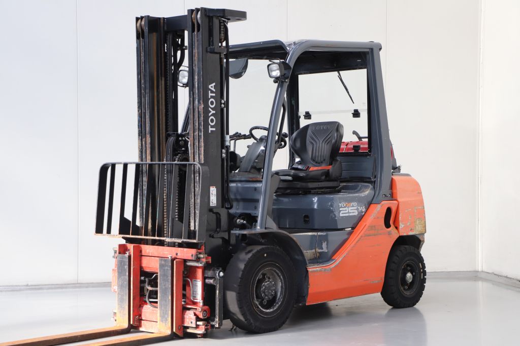 Toyota 02-8FGF25 Treibgasstapler www.heinbockel-gabelstapler.de
