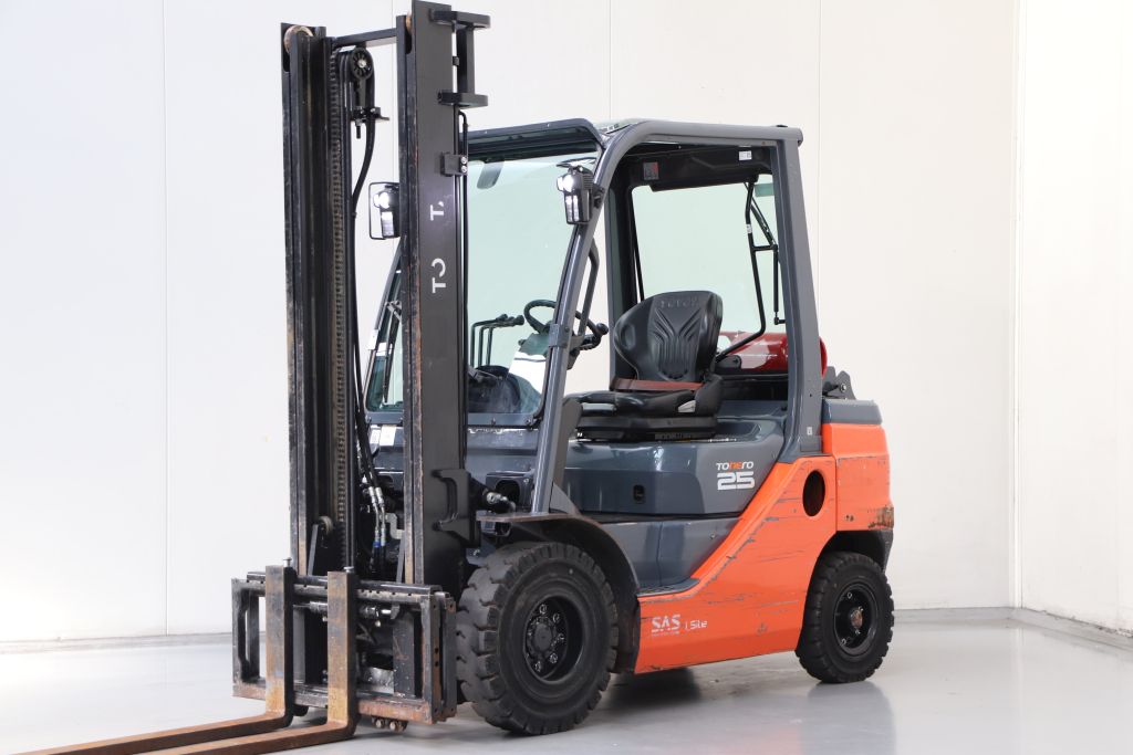 Toyota 02-8FGF25 Treibgasstapler www.heinbockel-gabelstapler.de