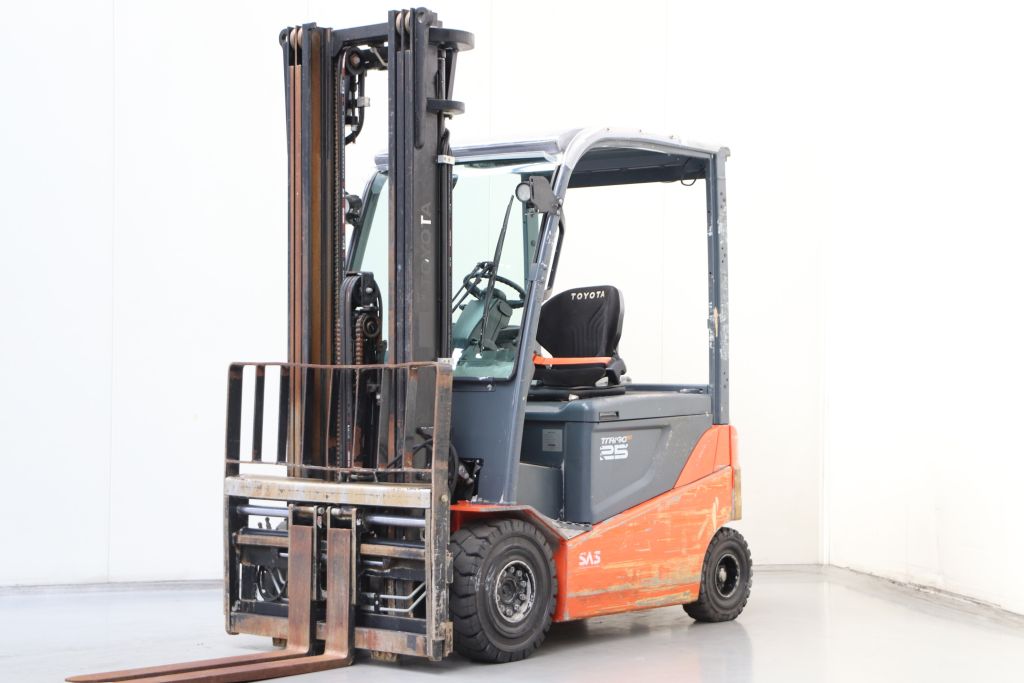 Toyota 8FBMKT25 Elektro 4 Rad-Stapler www.heinbockel-gabelstapler.de