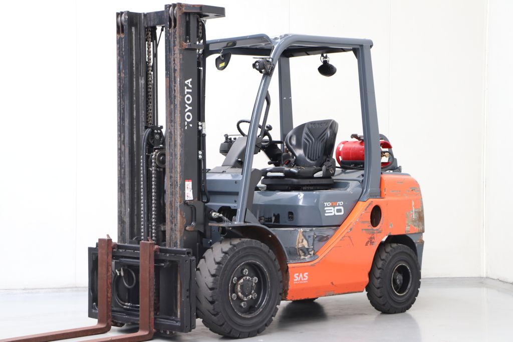 Toyota 02-8FGF30 Treibgasstapler www.heinbockel-gabelstapler.de