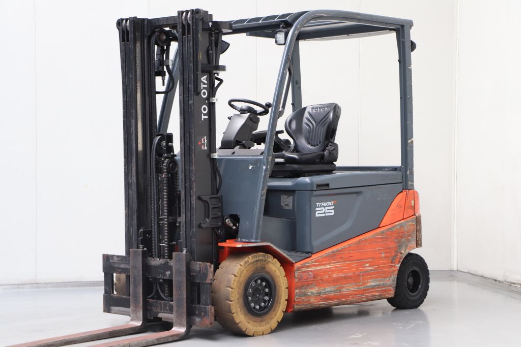 Toyota 8FBMT25 Elektro 4 Rad-Stapler www.heinbockel-gabelstapler.de