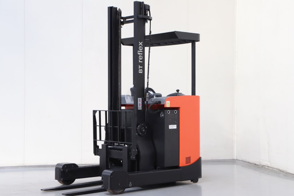 Toyota RRE120B Schubmaststapler www.heinbockel-gabelstapler.de