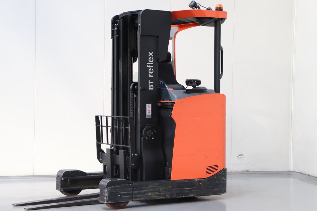 Toyota RRE140H Schubmaststapler www.heinbockel-gabelstapler.de