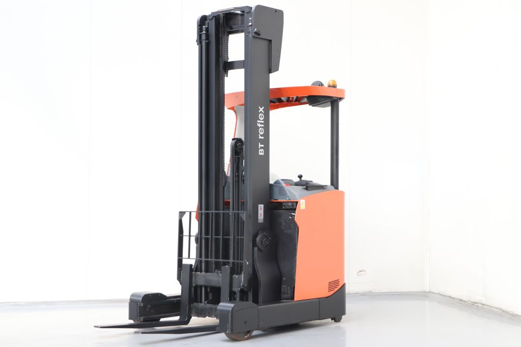 BT RRE140H Schubmaststapler www.heinbockel-gabelstapler.de